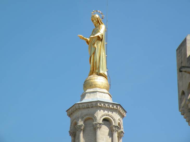  statue dorée de la vierge de N-D des Doms
